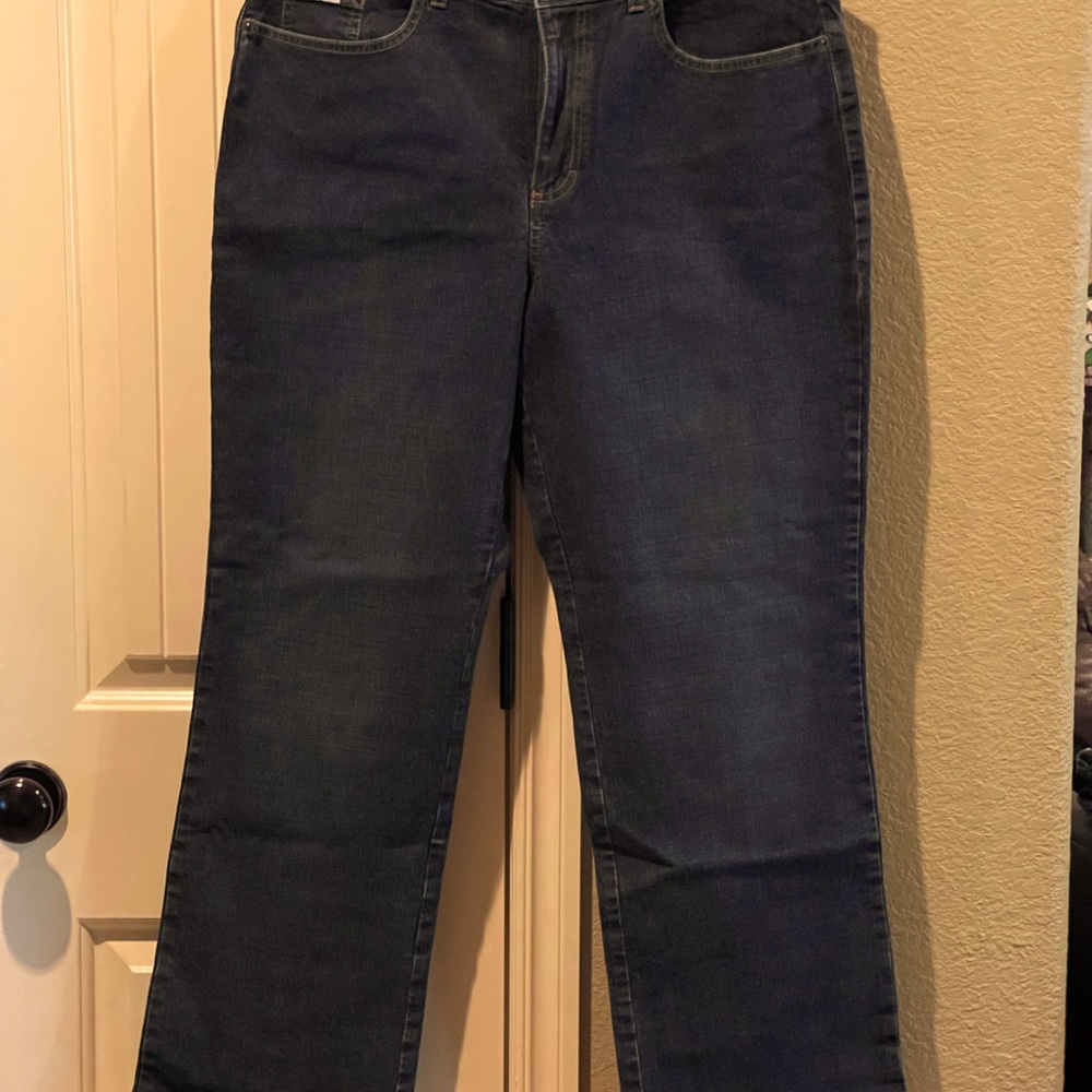 Dark denim women’s IZOD size 14 jeans ♥️💕